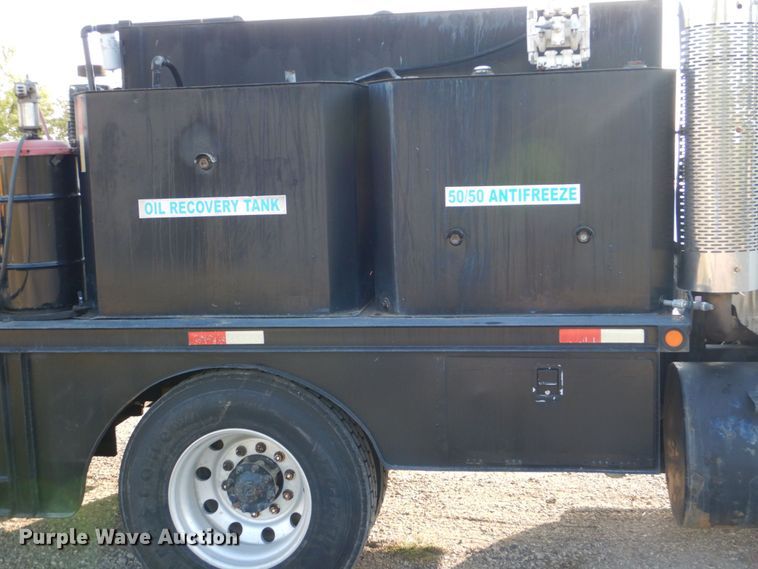 image for item DO1506 1999 International 8100  fuel / lube truck