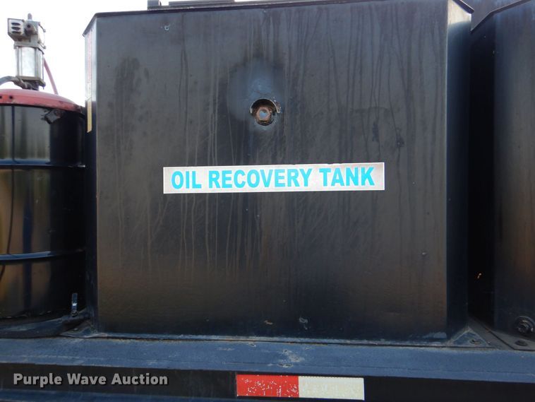 image for item DO1506 1999 International 8100  fuel / lube truck