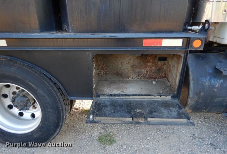 image for item DO1506 1999 International 8100  fuel / lube truck