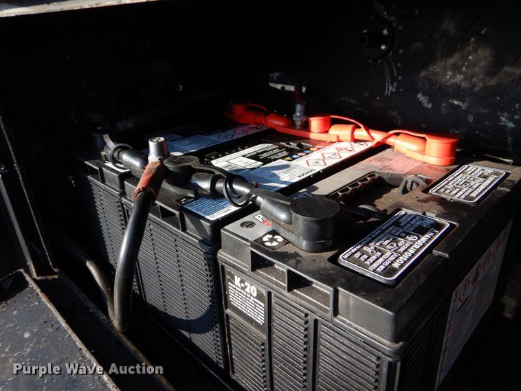 image for item DO1506 1999 International 8100  fuel / lube truck