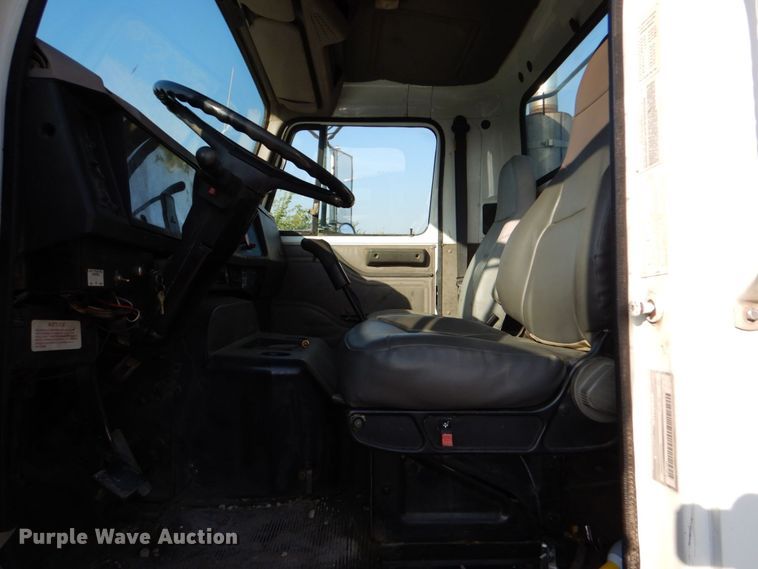 image for item DO1506 1999 International 8100  fuel / lube truck