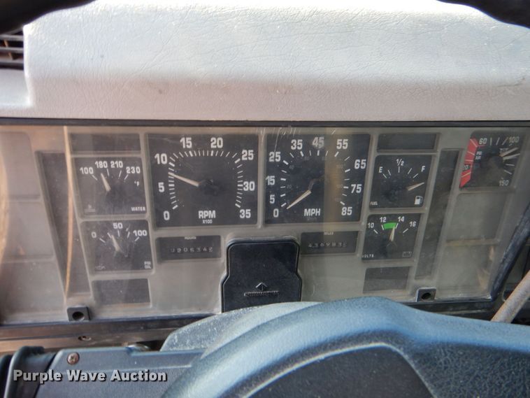 image for item DO1506 1999 International 8100  fuel / lube truck