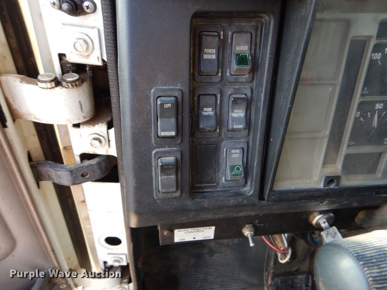 image for item DO1506 1999 International 8100  fuel / lube truck