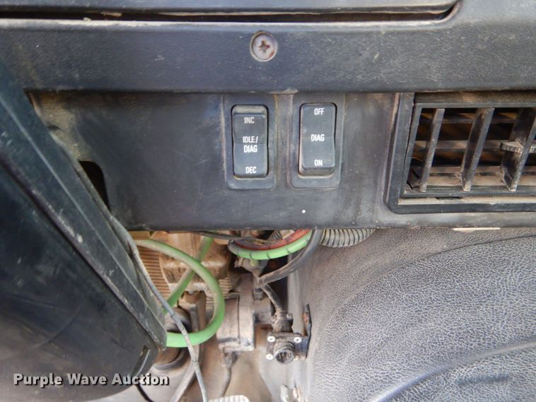 image for item DO1506 1999 International 8100  fuel / lube truck