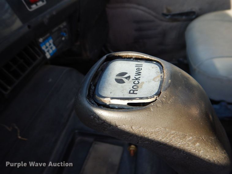 image for item DO1506 1999 International 8100  fuel / lube truck