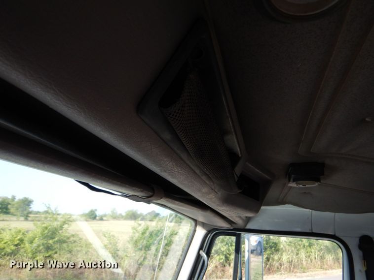 image for item DO1506 1999 International 8100  fuel / lube truck