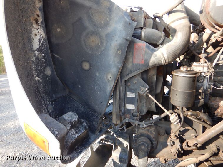 image for item DO1506 1999 International 8100  fuel / lube truck