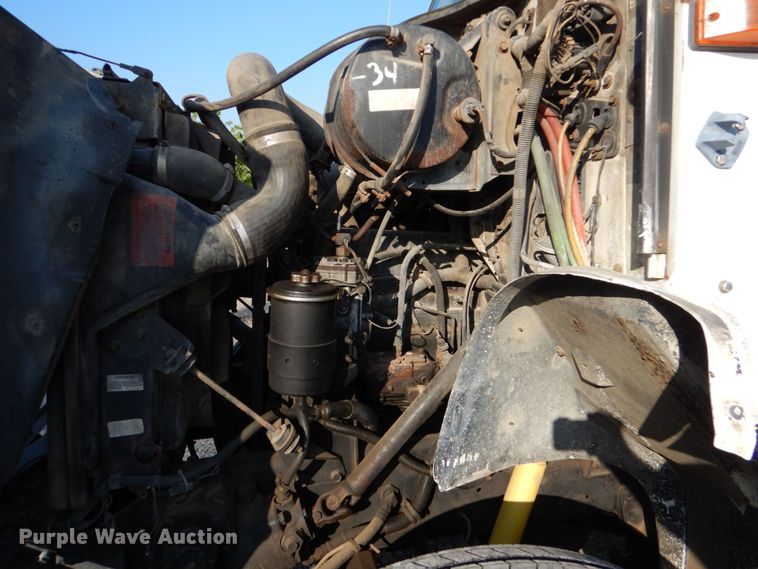 image for item DO1506 1999 International 8100  fuel / lube truck