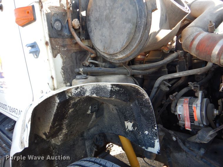 image for item DO1506 1999 International 8100  fuel / lube truck