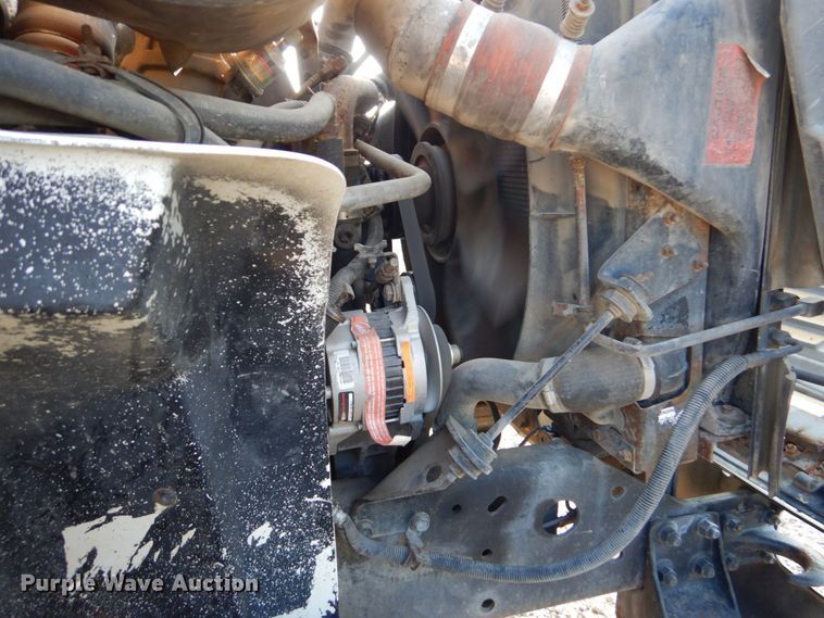 image for item DO1506 1999 International 8100  fuel / lube truck