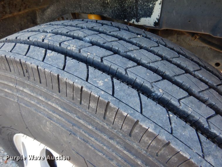 image for item DO1506 1999 International 8100  fuel / lube truck