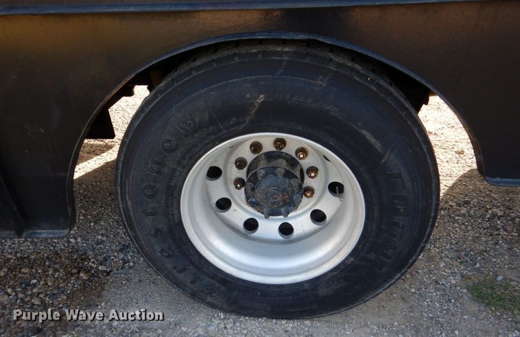 image for item DO1506 1999 International 8100  fuel / lube truck