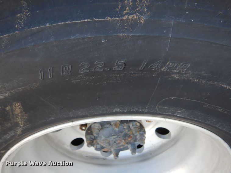 image for item DO1506 1999 International 8100  fuel / lube truck