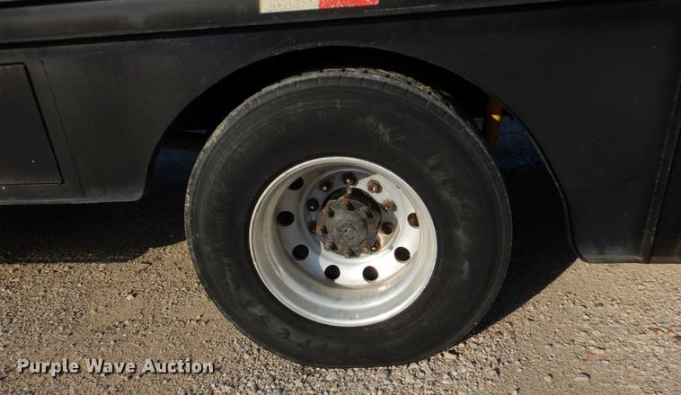 image for item DO1506 1999 International 8100  fuel / lube truck