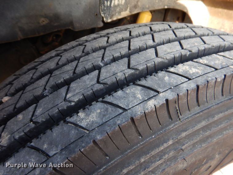 image for item DO1506 1999 International 8100  fuel / lube truck