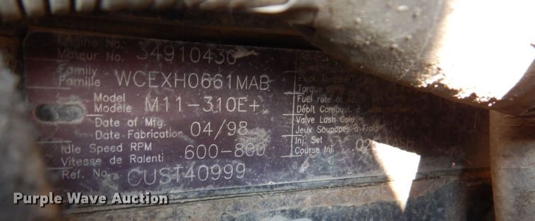 image for item DO1506 1999 International 8100  fuel / lube truck