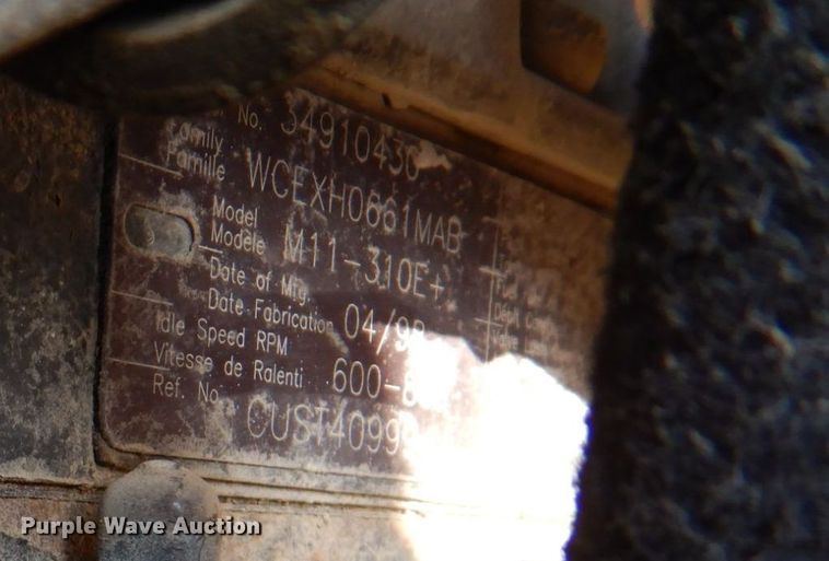 image for item DO1506 1999 International 8100  fuel / lube truck