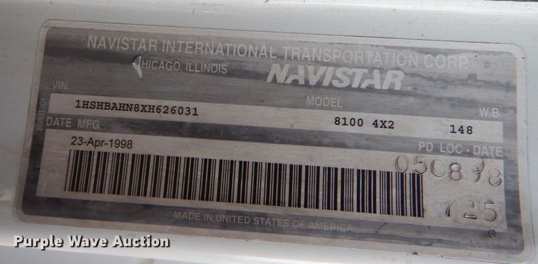 image for item DO1506 1999 International 8100  fuel / lube truck