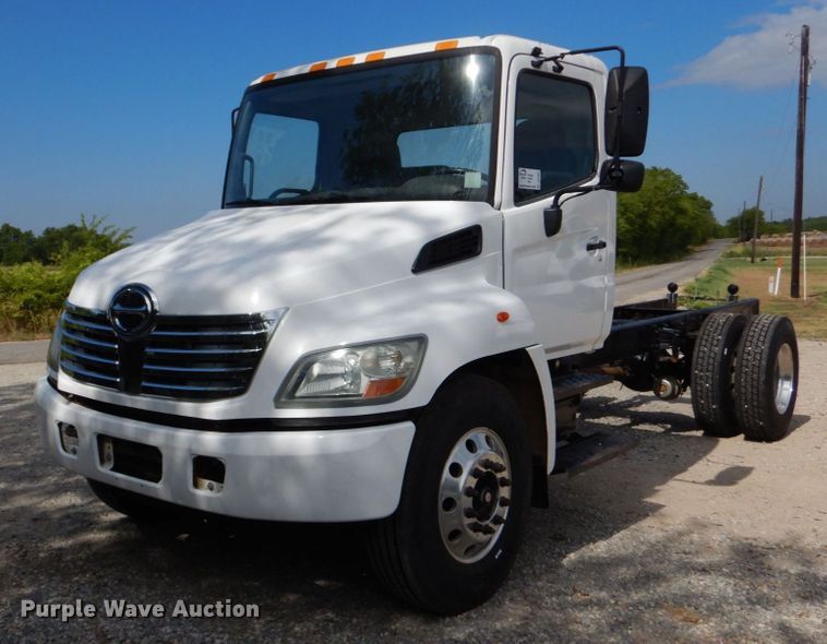 image for item DO1507 2007 Hino 308  truck cab and chassis
