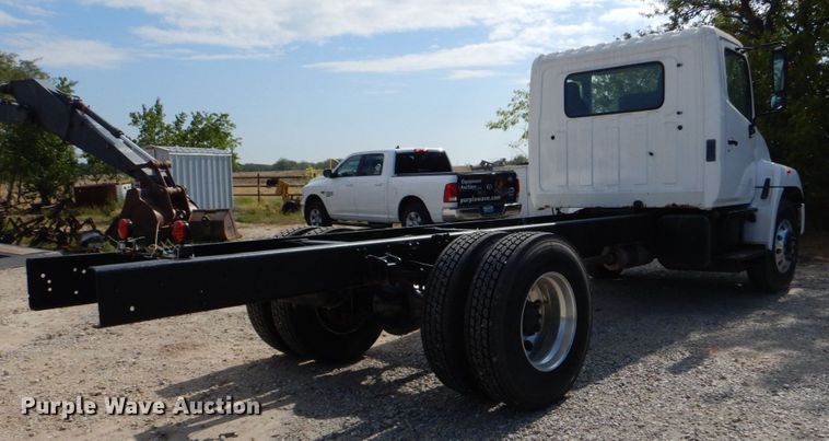 image for item DO1507 2007 Hino 308  truck cab and chassis