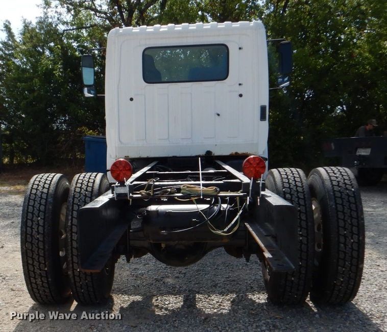 image for item DO1507 2007 Hino 308  truck cab and chassis