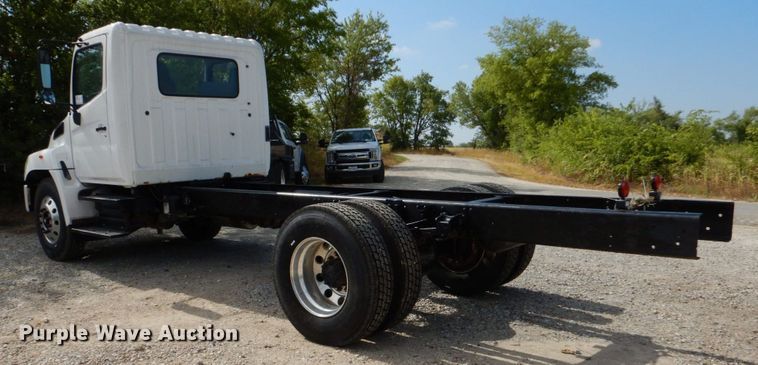 image for item DO1507 2007 Hino 308  truck cab and chassis