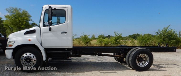 image for item DO1507 2007 Hino 308  truck cab and chassis