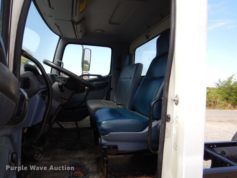 image for item DO1507 2007 Hino 308  truck cab and chassis