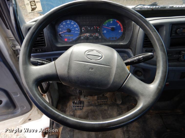 image for item DO1507 2007 Hino 308  truck cab and chassis