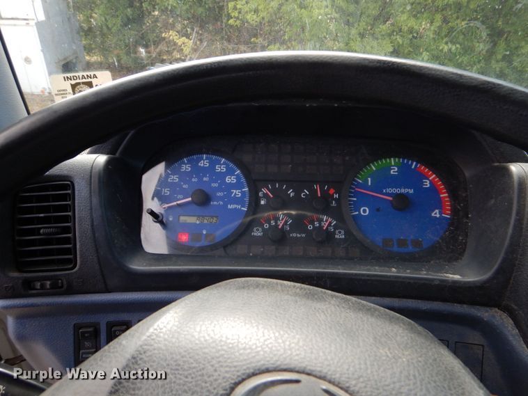 image for item DO1507 2007 Hino 308  truck cab and chassis