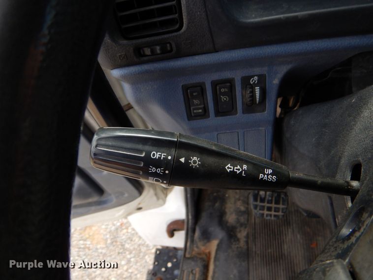 image for item DO1507 2007 Hino 308  truck cab and chassis