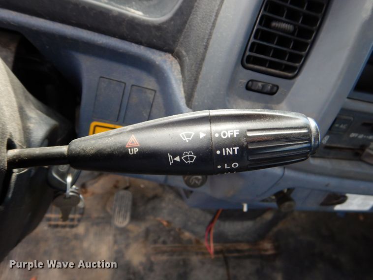 image for item DO1507 2007 Hino 308  truck cab and chassis