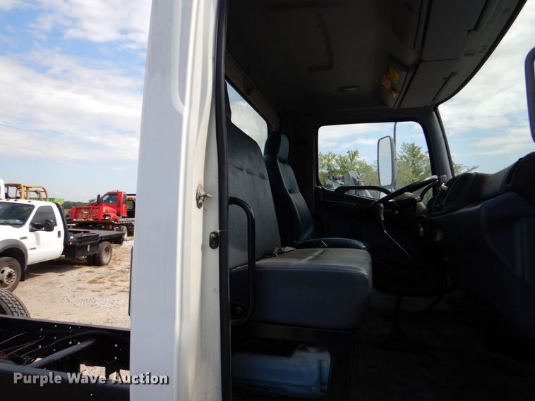 image for item DO1507 2007 Hino 308  truck cab and chassis