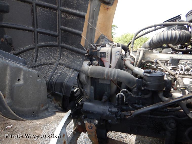 image for item DO1507 2007 Hino 308  truck cab and chassis