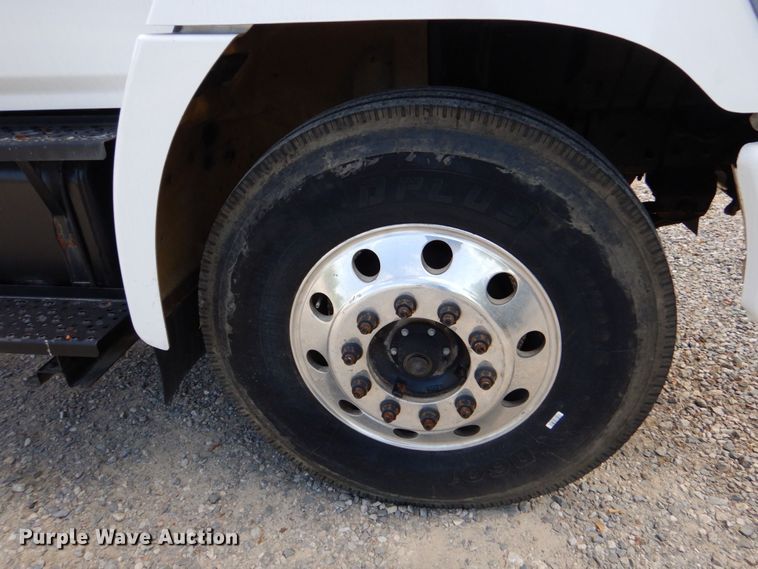 image for item DO1507 2007 Hino 308  truck cab and chassis