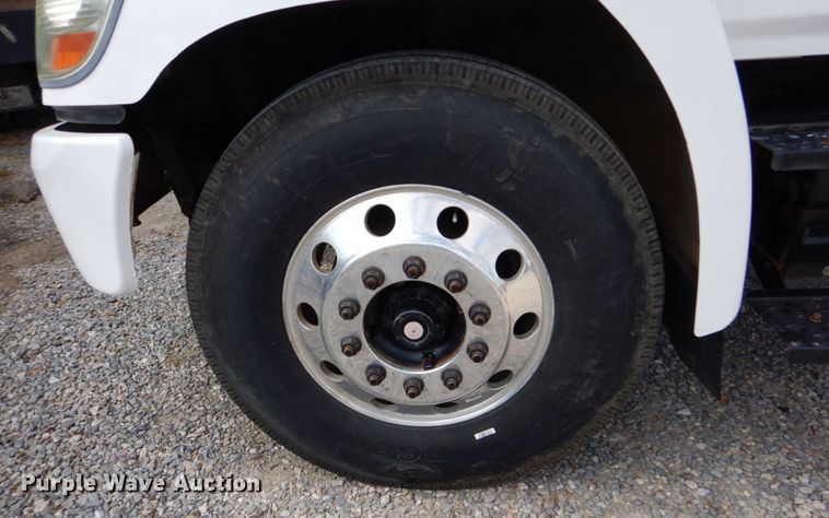 image for item DO1507 2007 Hino 308  truck cab and chassis