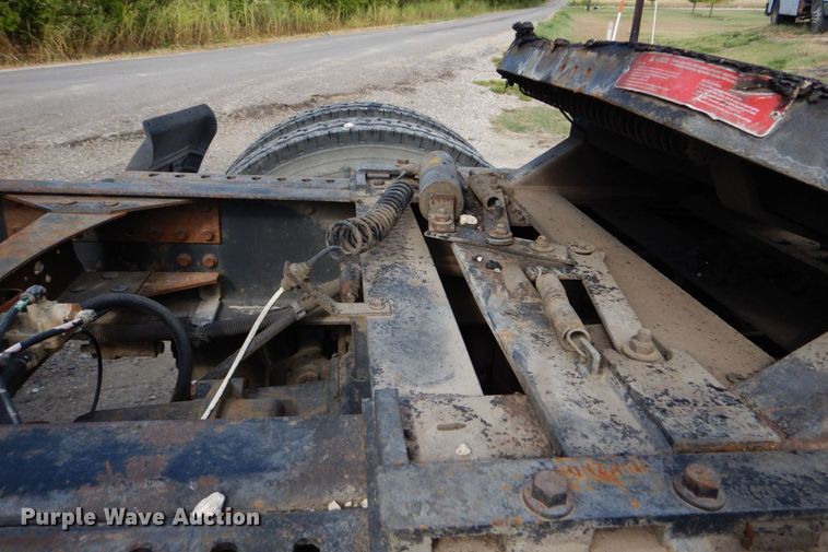 image for item DO1509 2000 Volvo VNM  semi truck