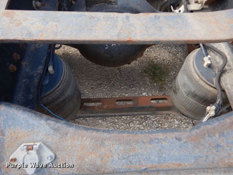 image for item DO1509 2000 Volvo VNM  semi truck