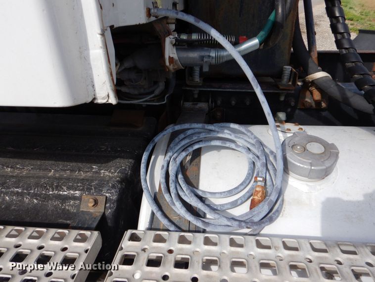 image for item DO1509 2000 Volvo VNM  semi truck