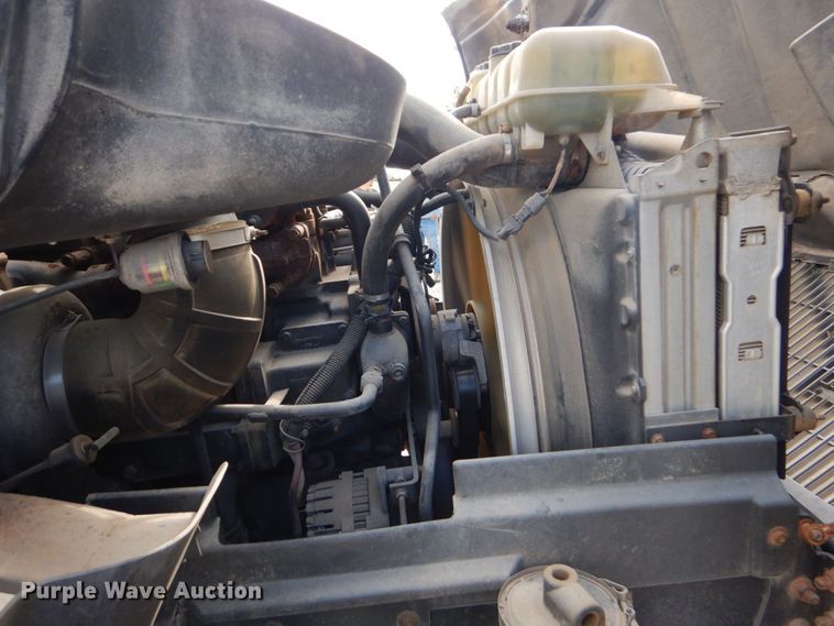 image for item DO1509 2000 Volvo VNM  semi truck