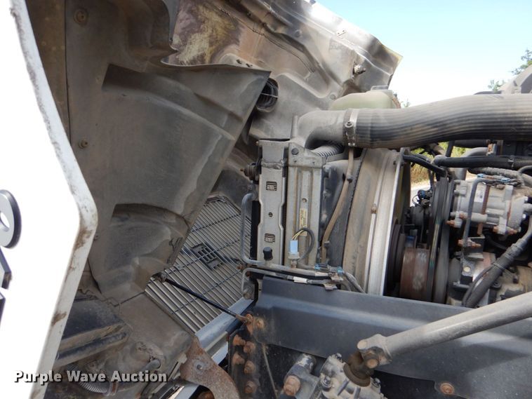 image for item DO1509 2000 Volvo VNM  semi truck