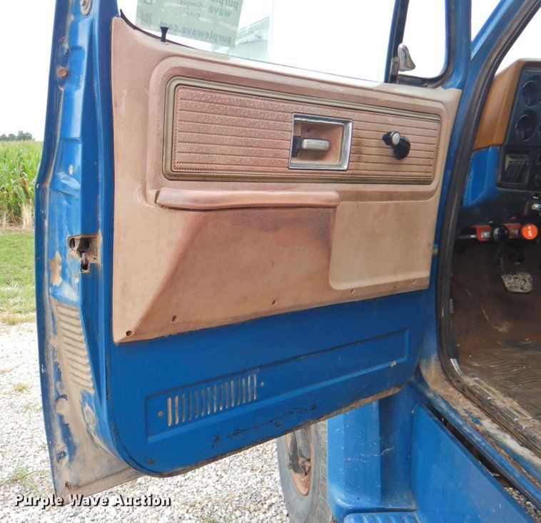 image for item DP4822 1977 GMC 6500  grain truck