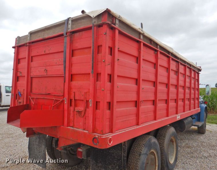 image for item DP4822 1977 GMC 6500  grain truck