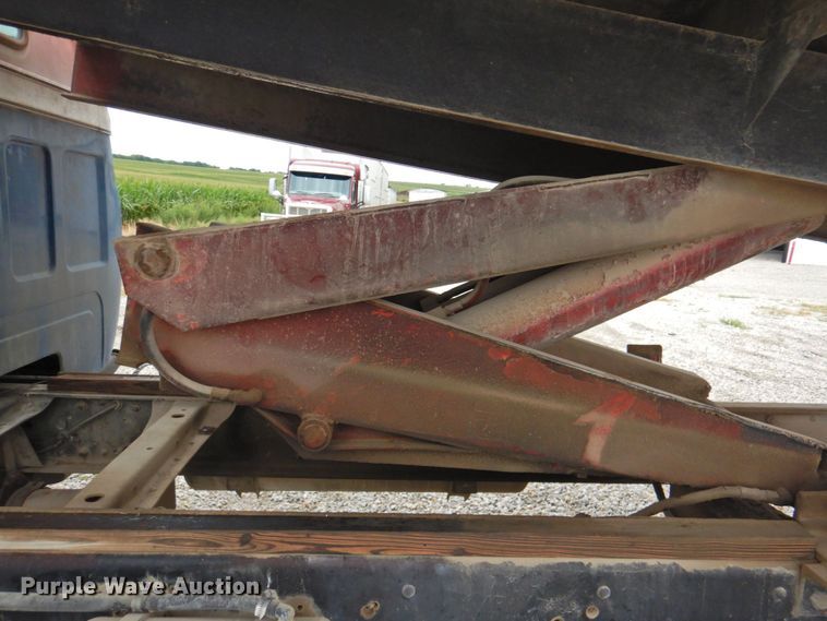 image for item DP4822 1977 GMC 6500  grain truck