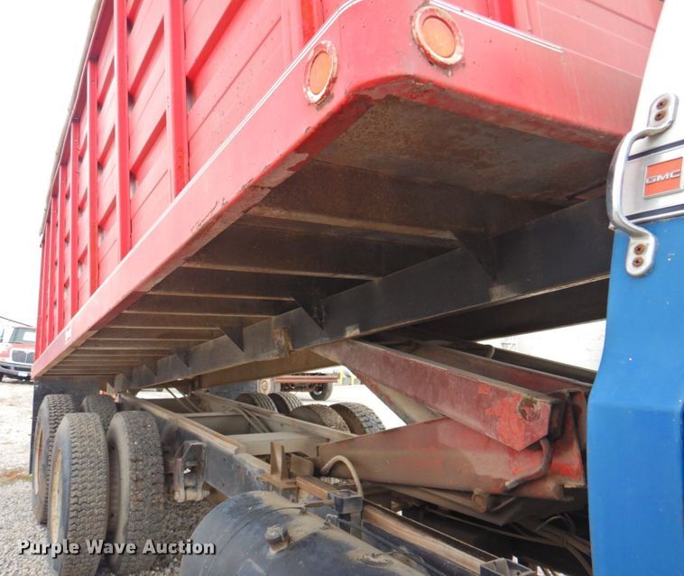 image for item DP4822 1977 GMC 6500  grain truck