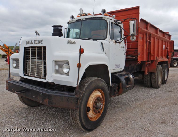 image for item DP4824 1989 Mack RD688SX  manure spreader truck