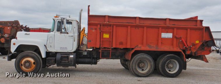 image for item DP4824 1989 Mack RD688SX  manure spreader truck