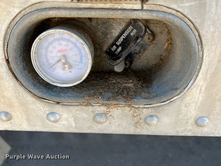 image for item DR1368 2005 Merritt  livestock trailer