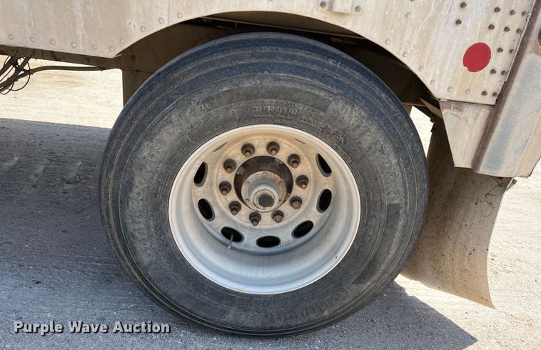 image for item DR1368 2005 Merritt  livestock trailer