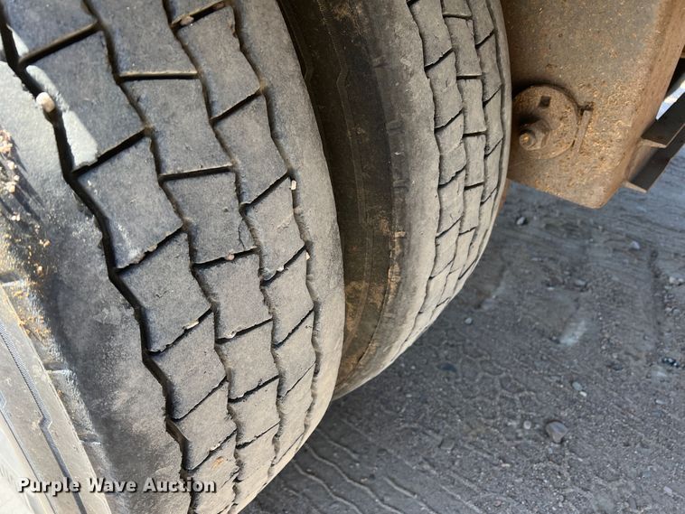 image for item DR1368 2005 Merritt  livestock trailer